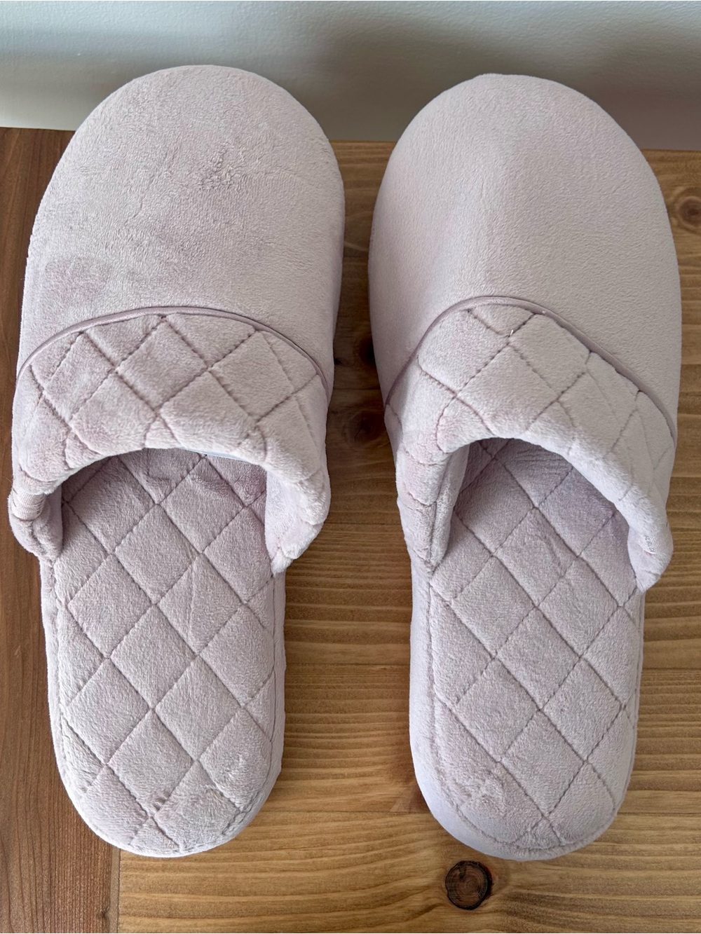 Barefoot Dreams LuxeChic Slippers in Faded Rose